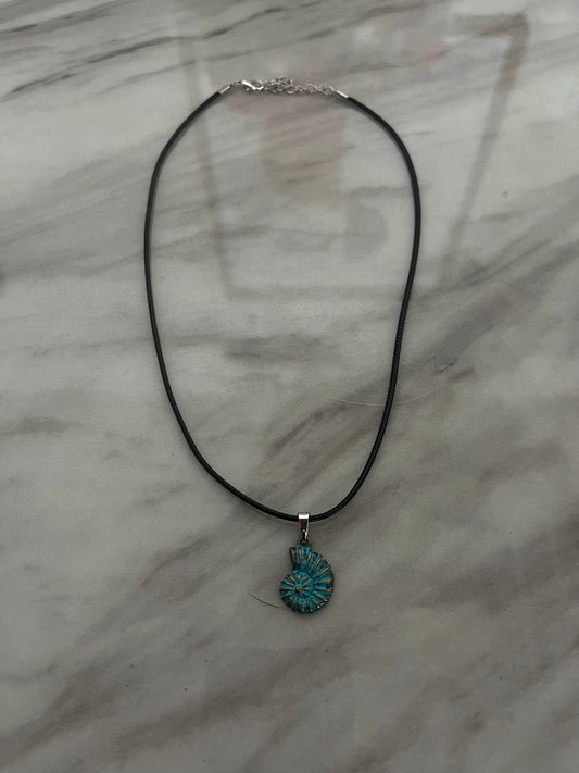 Vintage Necklace Black With Shell