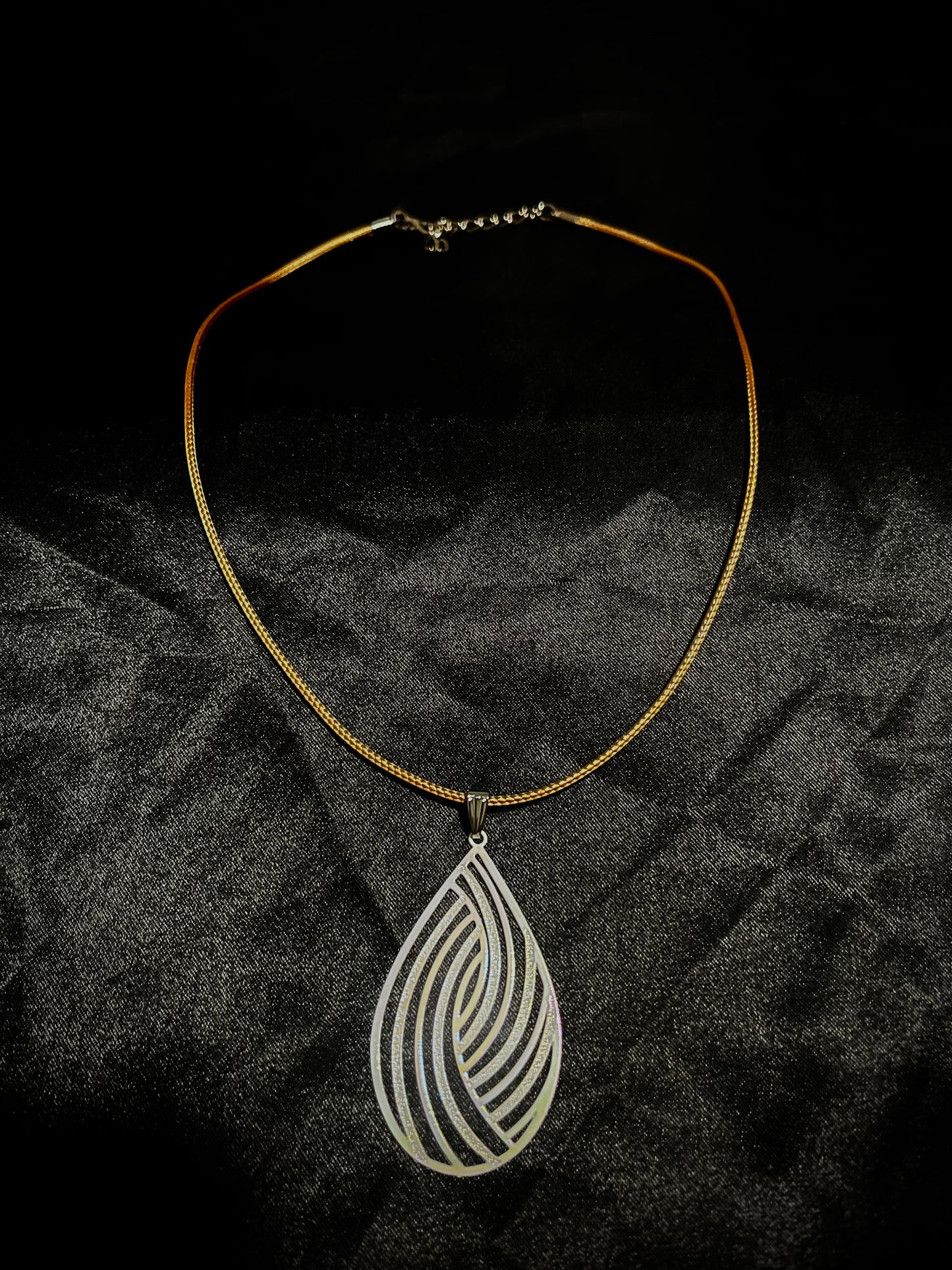 Shell Necklace Gold N White